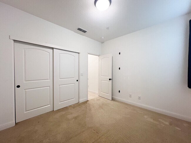 Building Photo - Spacious 4 Bd 3 Bath Home in Elk Grove