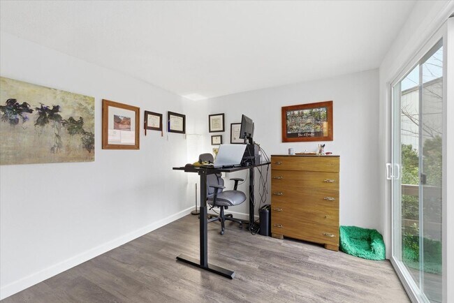 Building Photo - 401 Eastwood Dr