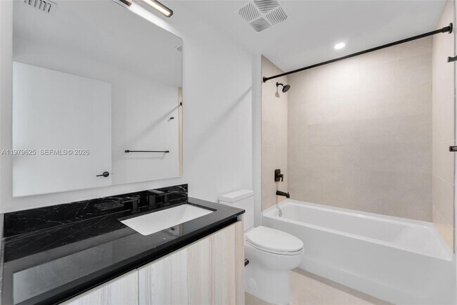 Building Photo - 225 N Miami Ave