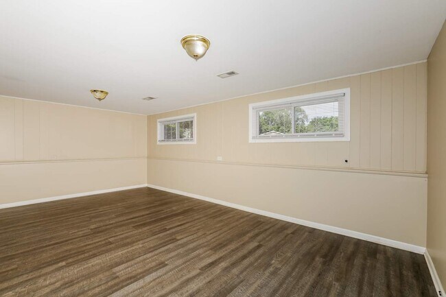 Building Photo - 1381 Alberta Ct