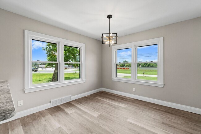 Building Photo - For Sale or Rent – Fully Renovated Stone R...