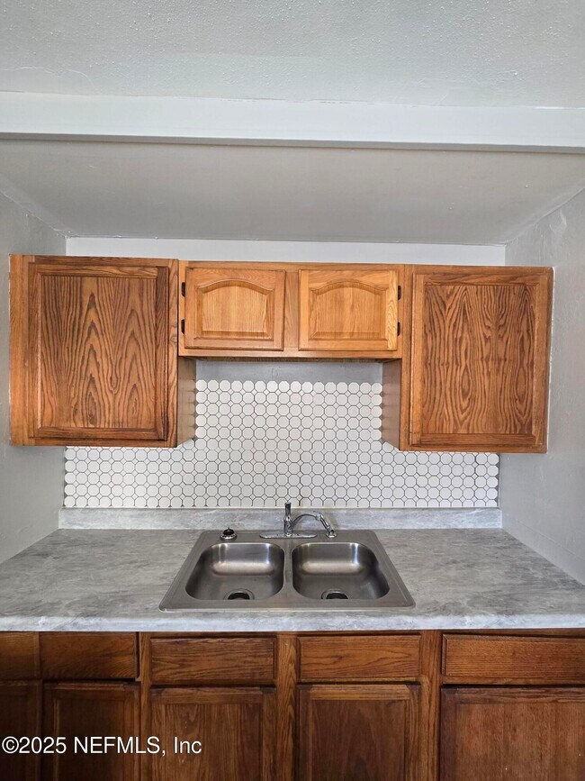 Building Photo - 1129 Melson Ave