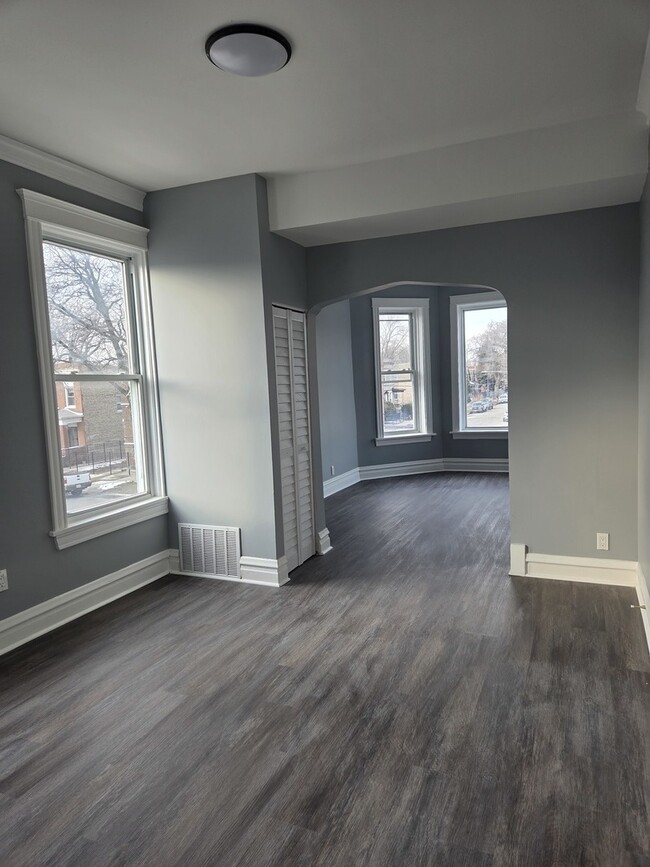 Building Photo - 1425 W 62nd St