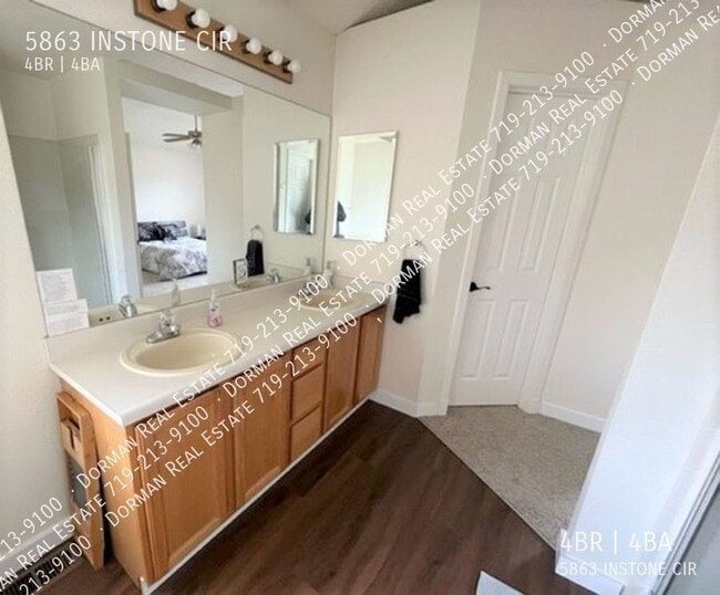 Building Photo - 5863 Instone Cir