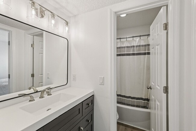 Building Photo - Stunning remodel