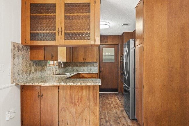 Building Photo - 1601 Cliffside Dr