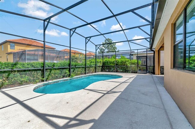 Building Photo - 2311 Victoria Dr