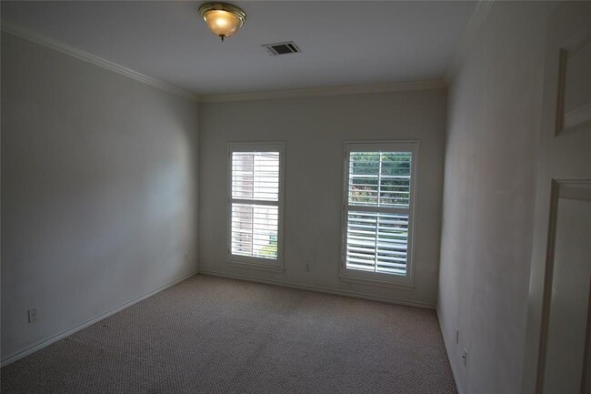 Building Photo - 1816 Devonshire Crescent