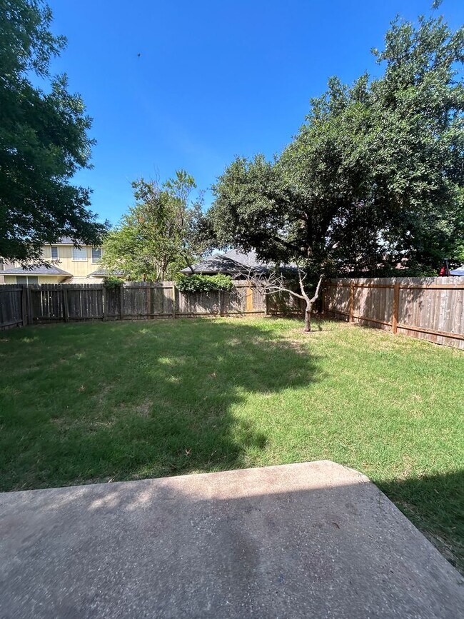 Building Photo - Charming 3BR Home with Modern Comforts and...