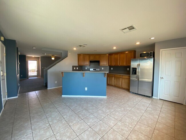 Building Photo - COZY 3 BEDROOM / 2.5 BATH HOME