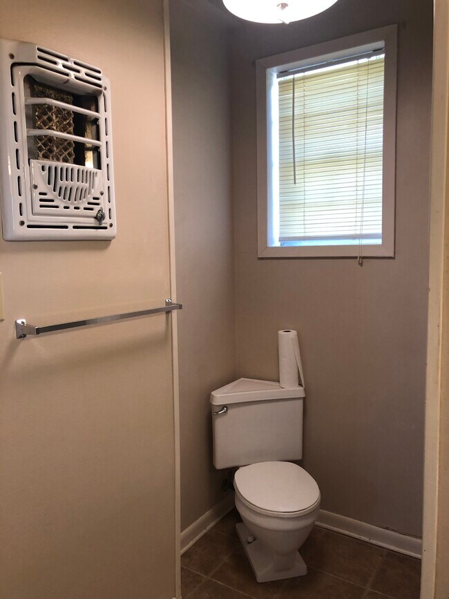 Building Photo - 716 W Georgia Ave