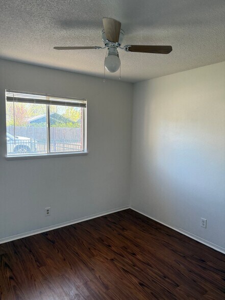 Building Photo - 808 E Sherman Ave