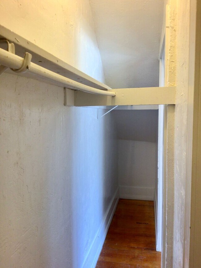 Building Photo - 1BD 1BA Point Loma Apartment - Hardwood Fl...