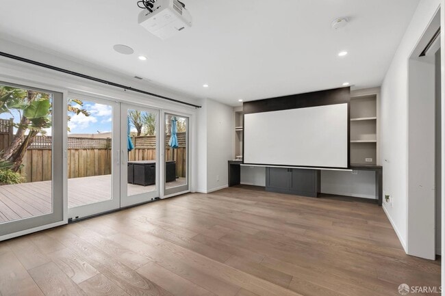 Building Photo - 112 Baden St