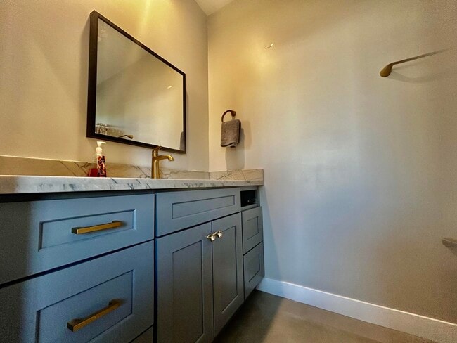 Building Photo - 41575 Ashford Pl