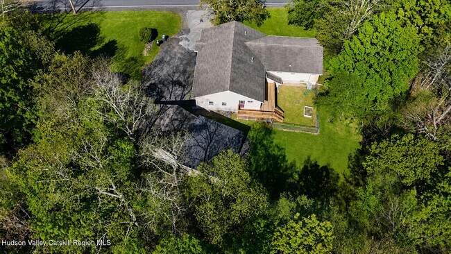 Building Photo - 124 Blue Mountain Rd
