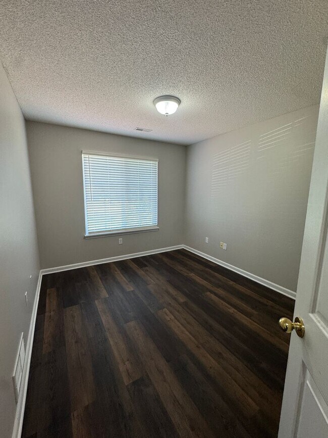 Building Photo - Spacious 3-bedroom, 2-bath home with a 2-car garage!