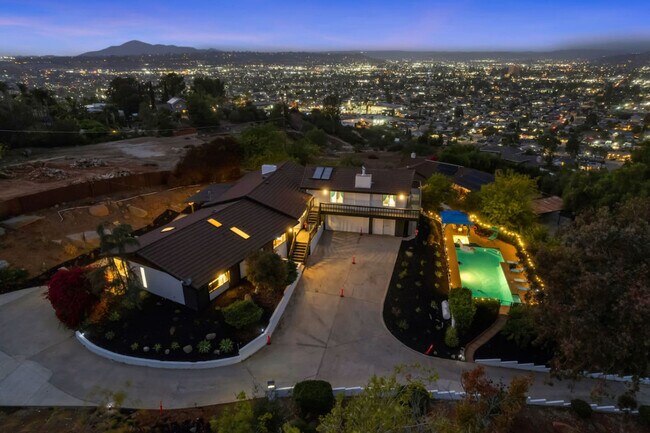 Building Photo - 5048 Bluff Pl