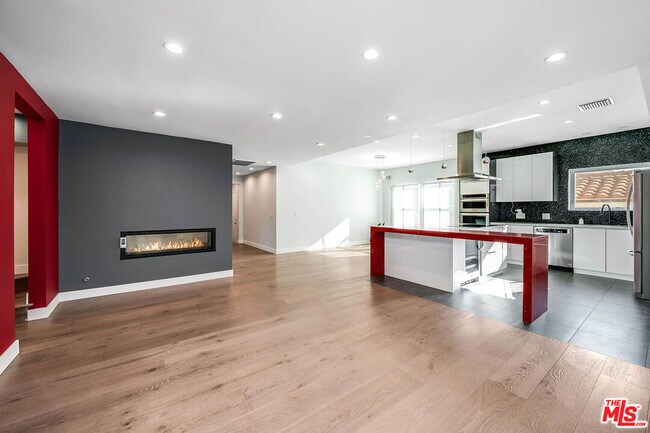 Building Photo - 523 E Fairmount Rd