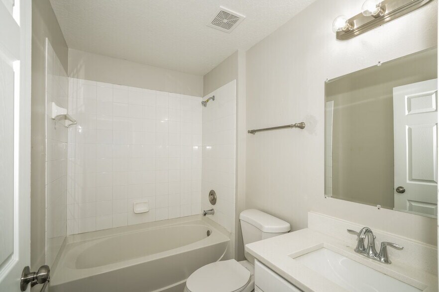Building Photo - 6410 Buckhead Ct