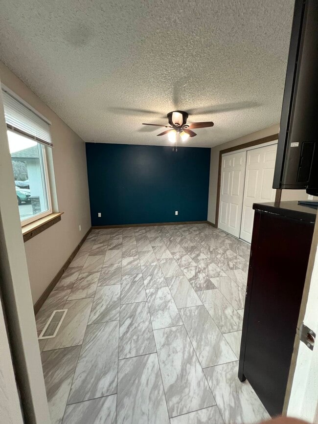 Building Photo - 100 Hills W Way