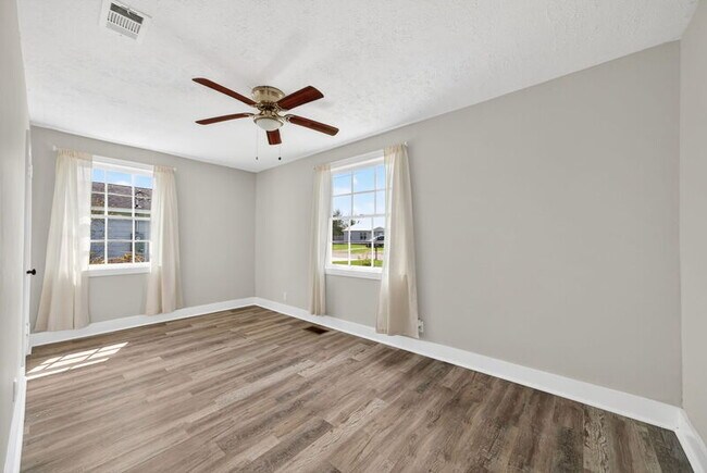 Building Photo - 1114 McKenzie Ave