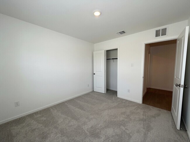 Building Photo - 401 Meadows Ln