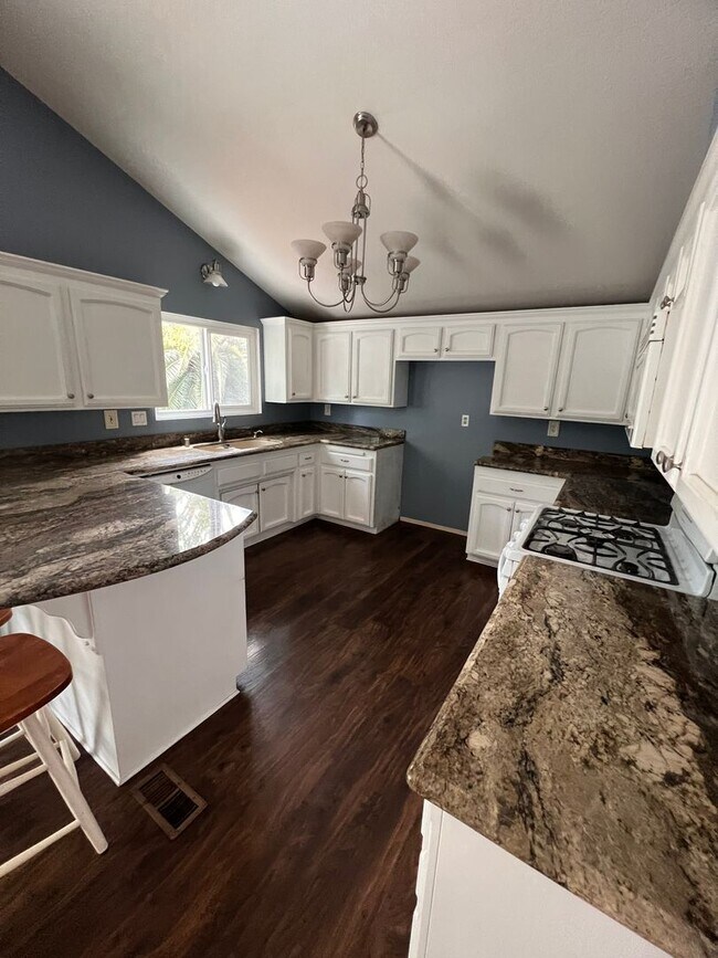 Building Photo - Newbury Park - Three bedroom, bonus room (could be 4th bedroom, 2.5 bathrooms