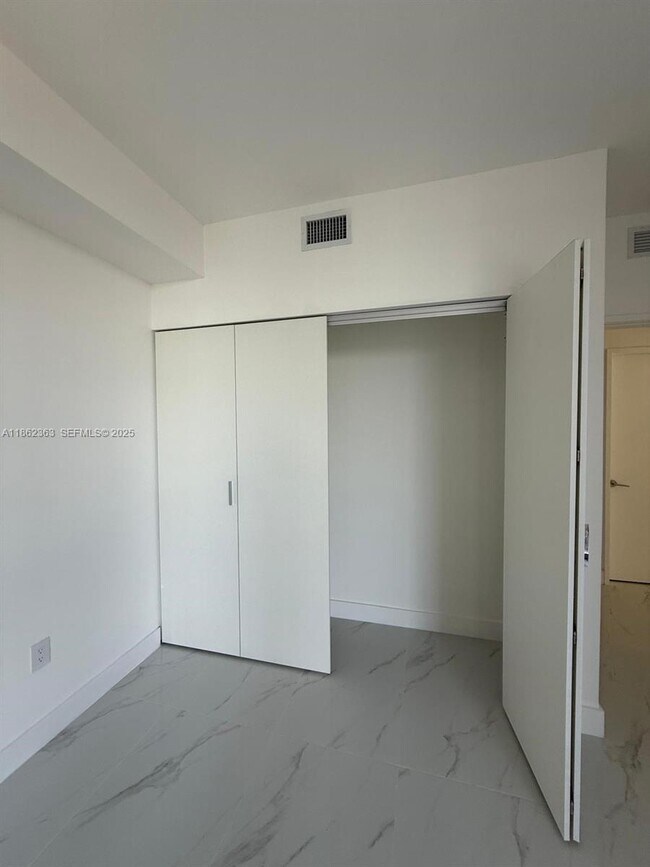 Building Photo - 700 NE 24th St