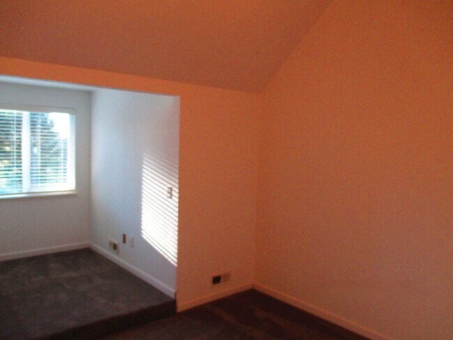 Building Photo - 33124 E Lake Holm Dr SE