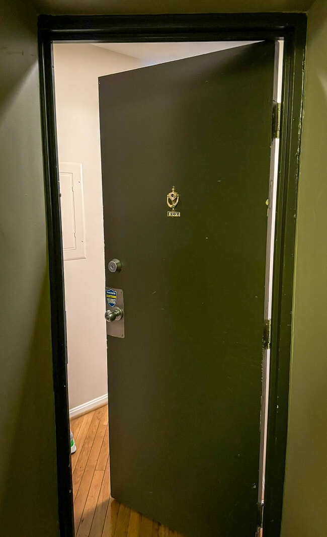 Building Photo - 1415 Chapin St NW