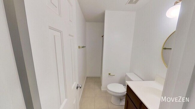 Building Photo - 1721 E Lenoir St