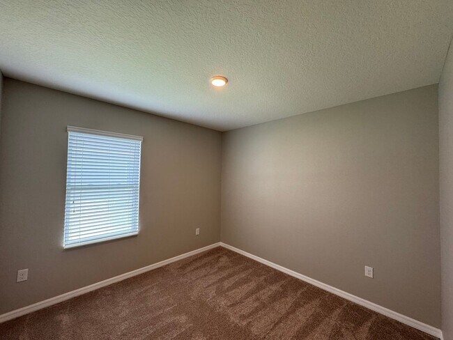 Building Photo - Beautiful 4 BR / 2 BA Home in Winter Haven!