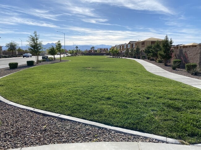 Building Photo - 2212 Stone Well Rd