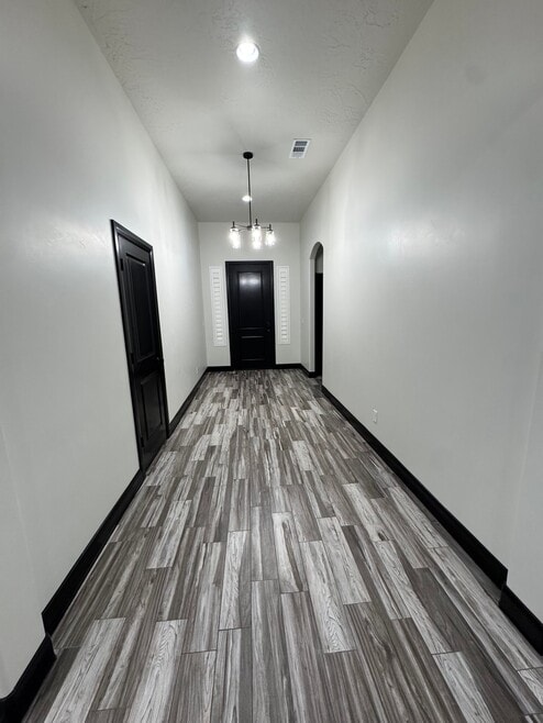 Building Photo - 4791 Crossroads Dr