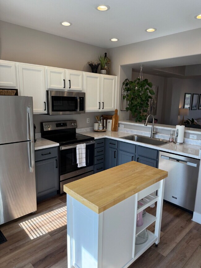 Building Photo - "Charming 2-Bed Townhouse in Littleton: Spacious 1,256 Sq Ft with 2 Full Baths & 1 Half Bath!"