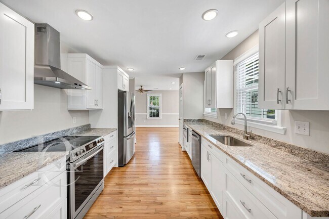 Building Photo - RENOVATED THREE BEDROOM IN ROSEWOOD
