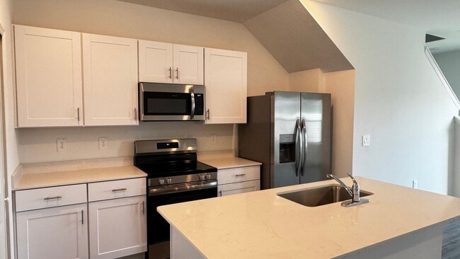 Building Photo - Stunning Brand-New Townhome for Rent in Marion Ranch, Internet, Trash & Lawn Care Included!