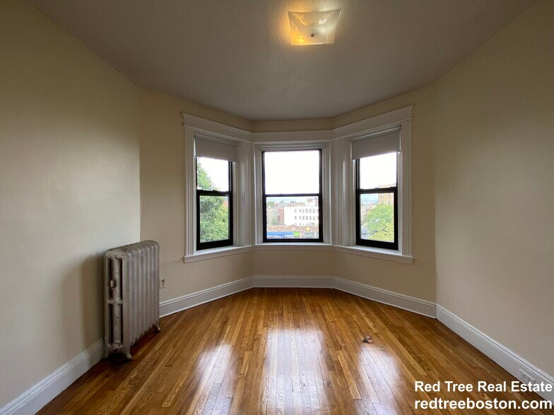 Primary Photo - 1152 Commonwealth Ave