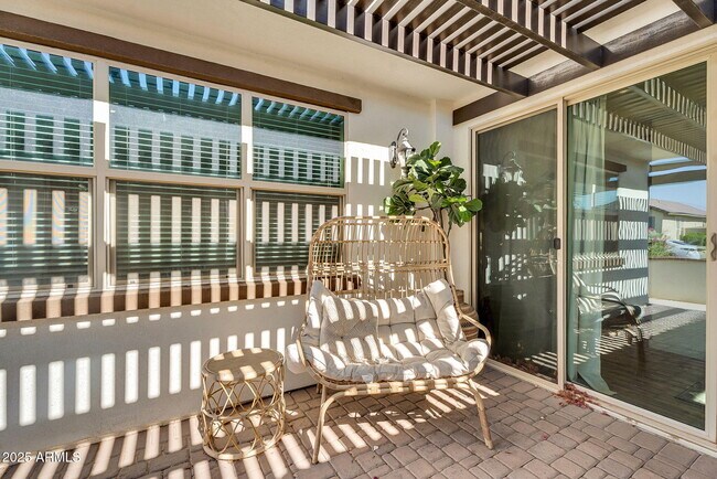 Building Photo - 9418 E Theia Dr