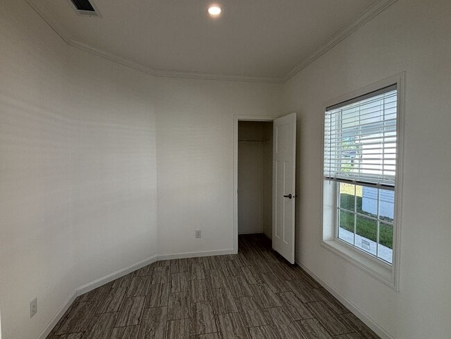 Building Photo - 557 Bimini Cay Cir