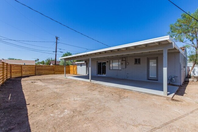 Building Photo - 1637 W Cinnabar Ave