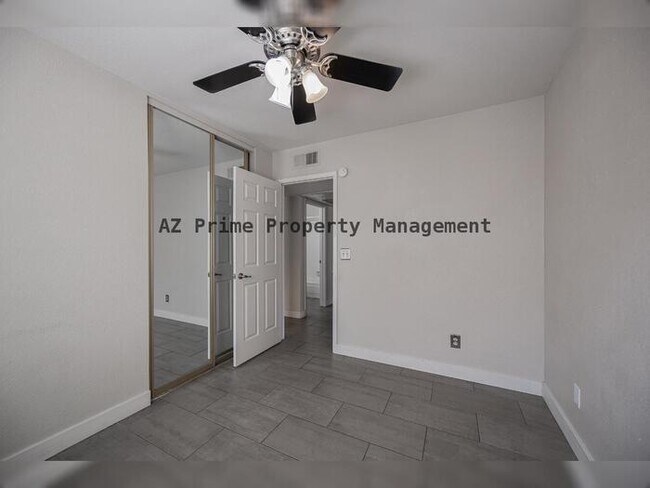 Building Photo - 1025 W Laguna Dr