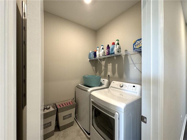 Building Photo - 3311 Park Pointe Cir
