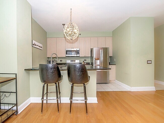 Building Photo - 330 N Jefferson St