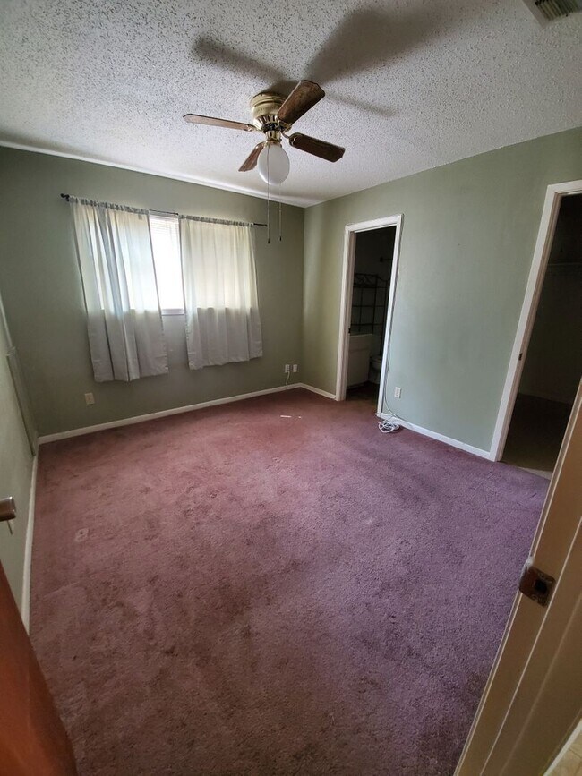 Primary Photo - 202 S Willis St