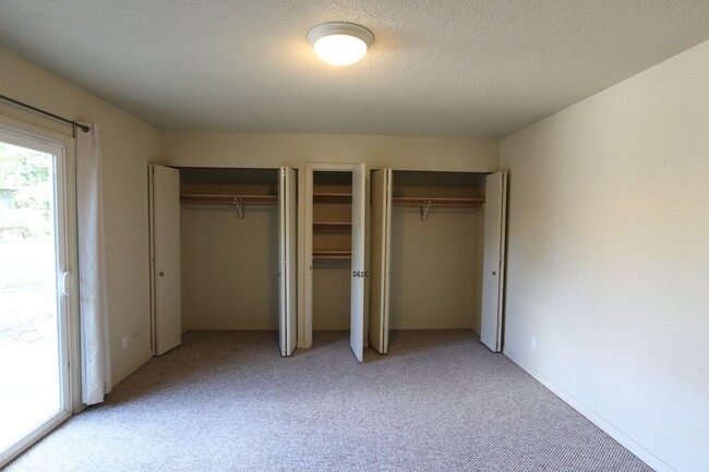 Building Photo - MOVE IN READY! Spacious 4-Bedroom Coconino...