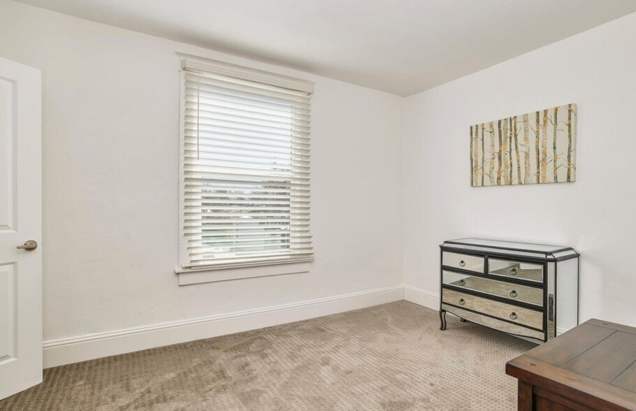 Building Photo - 3205 N Josephine St