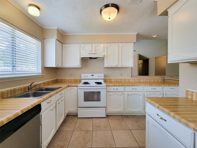 Building Photo - 3415 Wingdale Ct