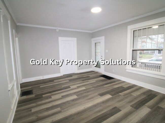 Building Photo - Updated 3 BR 1 BA House with Covered Porch and Central Air (SECTION 8 APPROVED)